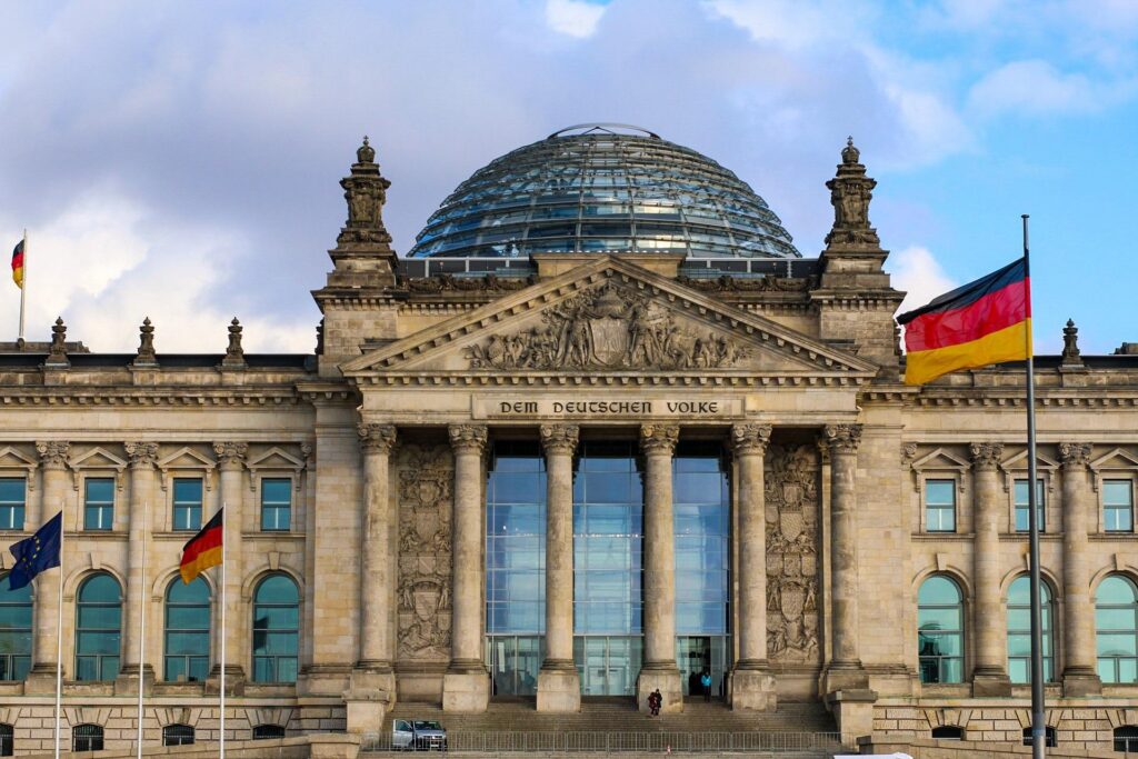Wie wehrhaft ist unsere Demokratie? Eine Debatte zwischen Politik und Recht